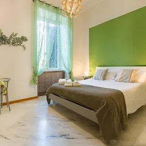 Couette-café La Casa Del Sole A Mergellina, Naples
